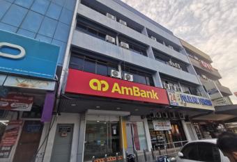 OYO 90544 M&h Hotel allows 18 year olds to book a room