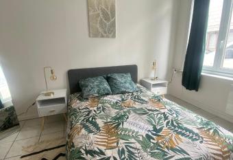 l Emeraude de Calais - Confort et central has Balcony rooms