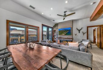 Luxury 2Br Residence steps from Heavenly Village & Gondola condo has Balcony rooms