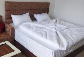 Hotel Lake View Paradise has Balcony rooms