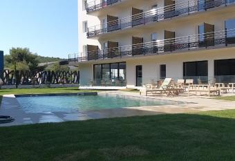 Golden Tulip Martigues Provence allows 18 year olds to book a room