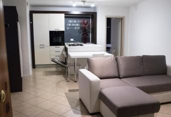 APPARTAMENTO LA CAFFETTERIA allows 18 year olds to book a room