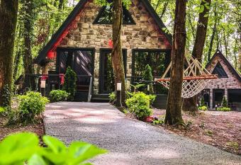 Meselik Park Bungalov allows 18 year olds to book a room