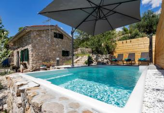 Olive Garden allows 18 year olds to book a room