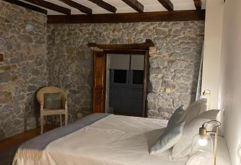 El Jardin de las Magnolias Hotel allows 18 year olds to book a room