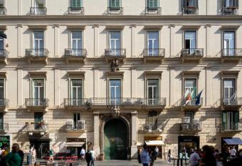 Napolit amo Hotel Principe has Balcony rooms