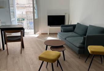 centre historique faubourg de la Saunerie allows 18 year olds to book a room