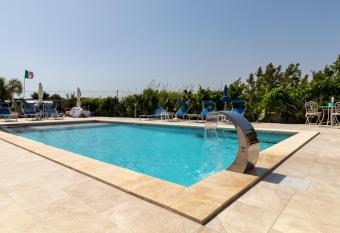 Villa I Mori con piscina has Balcony rooms