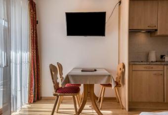 Hotel Residence Gardena Cir has Balcony rooms