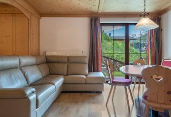 Hotel Residence Gardena Dolomites 2 has Balcony rooms