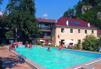 Gasthof Pension Rabl has Balcony rooms