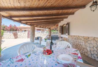 Maison Essential has Balcony rooms