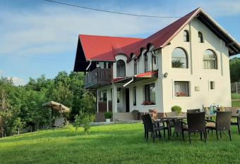 C  su  a dintre salc  mi - V  lenii de Munte has Balcony rooms