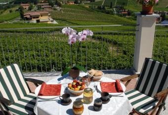 AGRITURISMO CINQUE CAMINI has Balcony rooms