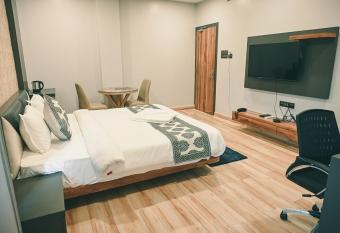 Empire Regency has Smoking rooms