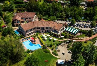 Hostellerie Du Golf has Balcony rooms