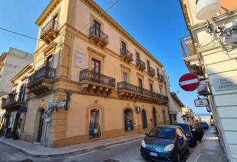Appartamento Vittorio Emanuele has Balcony rooms