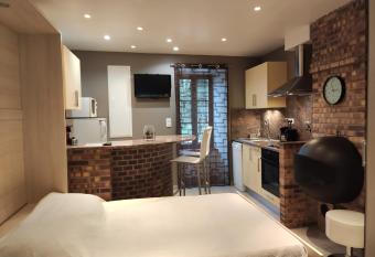 Studio belles prestations en C  vennes allows 18 year olds to book a room