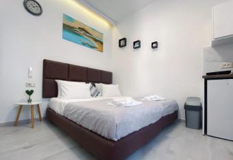 Stam s Studio Apartment with yard allows 18 year olds to book a room