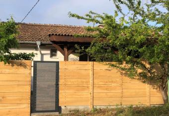 Art Fan Guest House has Balcony rooms