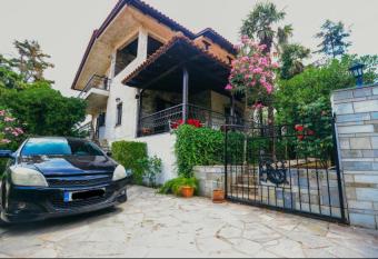 Villa Kalma allows 18 year olds to book a room