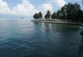 Bajet Holiday apartment has Balcony rooms