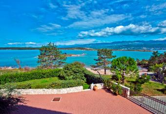 Villa Klimno has Balcony rooms