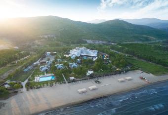 Richmond Ephesus Resort - All Inclusive allows 18 year olds to book a room