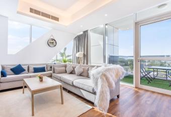 Live and experience an island life - 2BR Apartment has Balcony rooms