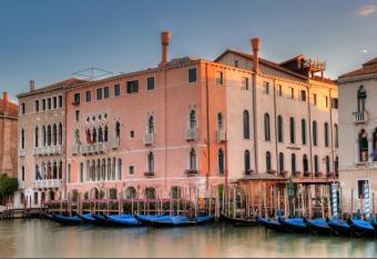 Ca  Sagredo Hotel has Balcony rooms