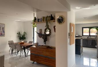 Maison lyon 8 jardin parking studio ind  pendant sur demande has Balcony rooms