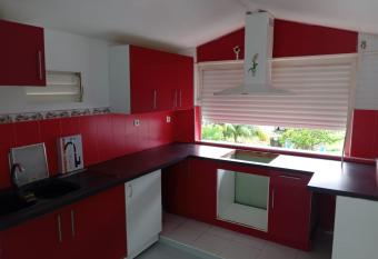 Appartement pour location saisonni  re allows 18 year olds to book a room