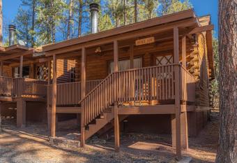 Forest Cabin 3 Bear's Den has Balcony rooms