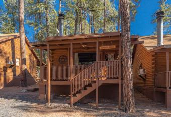 Forest Cabin 4 Cowboys Dream has Balcony rooms