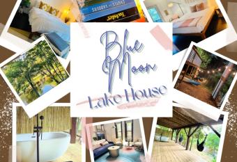 Blue Moon Lake House has Balcony rooms