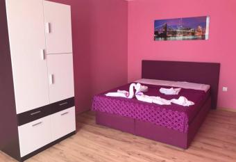 Studio Malaya ROSSIA allows 18 year olds to book a room