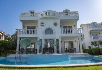 Helios 5 has Balcony rooms