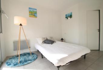 La Petite Terrasse has Balcony rooms