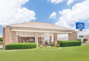 Baymont by Wyndham Paris has Balcony rooms