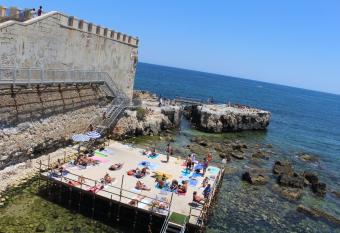 Casa Minniti allows 18 year olds to book a room