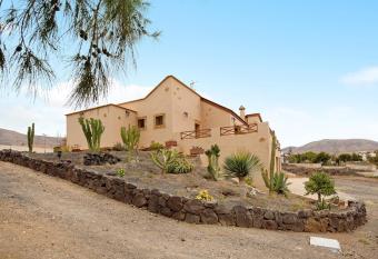 Casa Alfonsa has Balcony rooms