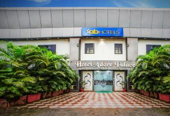 Hotel Adore Palace - Near Mumbai Airport & Visa Consulate has Balcony rooms