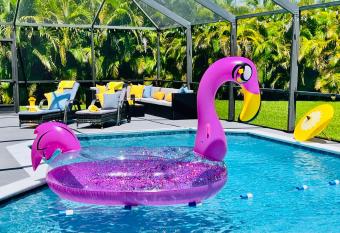 Villa    The Poolhouse    has Balcony rooms