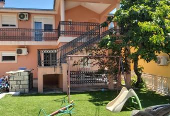 Kutak has Balcony rooms