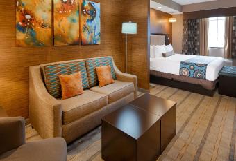 Best Western Plus Miami Executive Airport Hotel & Suites has rooms with a private hot tub