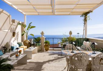 Taodomus Small Boutique Hotel allows 18 year olds to book a room