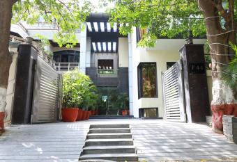 Art India hotels allows 18 year olds to book a room