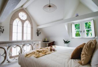 B&b kleinen bosch allows 18 year olds to book a room