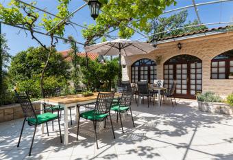 BLUE APARTMENT allows 18 year olds to book a room