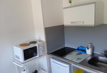 Studio - Marina 4 - 13 all  e des Pinons - 4-1 allows 18 year olds to book a room